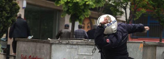 عودة الصدامات والمواجهات الى ساحة تقسيم باسطنبول في اول ايار صورة رقم 4