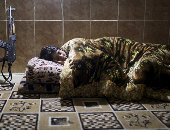 بالصور.. نساء كرديات في الصفوف الامامية يقاتلن تنظيم داعش صورة رقم 2