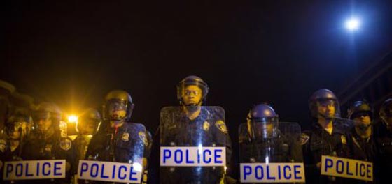 اعتقال 6 من عناصر الشرطة الامريكية بتهمة قتل شاب اسود في بالتيمور صورة رقم 7 اعتقال 6 من عناصر الشرطة الامريكية بتهمة قتل شاب اسود في بالتيمور صورة رقم 7
