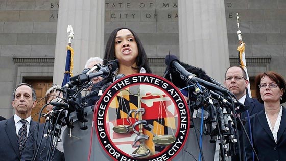 اعتقال 6 من عناصر الشرطة الامريكية بتهمة قتل شاب اسود في بالتيمور صورة رقم 1 اعتقال 6 من عناصر الشرطة الامريكية بتهمة قتل شاب اسود في بالتيمور صورة رقم 1