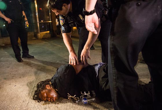 قتيل بالتيمور الاسود.. يطالب بالعدالة عبر الالاف من اصوات ابناء قومه صورة رقم 3 قتيل بالتيمور الاسود.. يطالب بالعدالة عبر الالاف من اصوات ابناء قومه صورة رقم 3