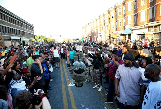 قتيل بالتيمور الاسود.. يطالب بالعدالة عبر الالاف من اصوات ابناء قومه صورة رقم 5 قتيل بالتيمور الاسود.. يطالب بالعدالة عبر الالاف من اصوات ابناء قومه صورة رقم 5