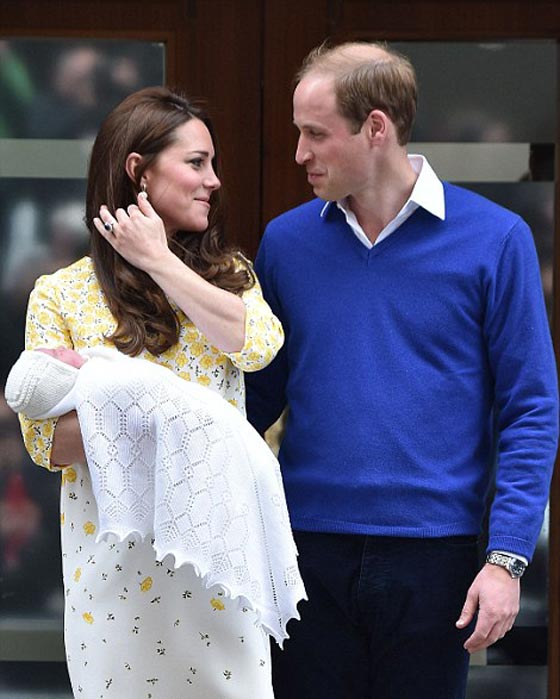 صور اميرة بريطانيا الصغيرة في اول ظهور لها مع والديها كيت والامير ويليام صورة رقم 6