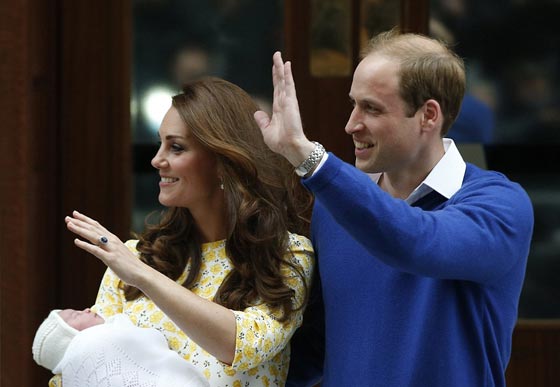 صور اميرة بريطانيا الصغيرة في اول ظهور لها مع والديها كيت والامير ويليام صورة رقم 5