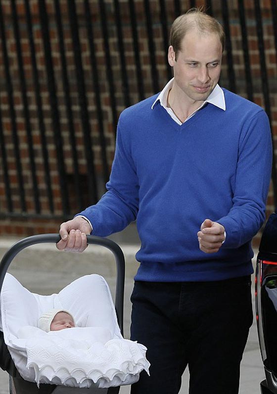 صور اميرة بريطانيا الصغيرة في اول ظهور لها مع والديها كيت والامير ويليام صورة رقم 16