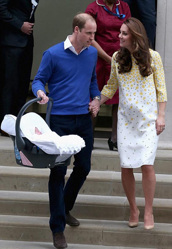 صور اميرة بريطانيا الصغيرة في اول ظهور لها مع والديها كيت والامير ويليام صورة رقم 1