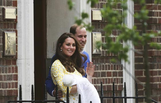 صور اميرة بريطانيا الصغيرة في اول ظهور لها مع والديها كيت والامير ويليام صورة رقم 3