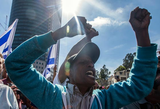 تل ابيب تشتعل وصدامات عنيفة بين الشرطة والاثيوبيين صورة رقم 2 تل ابيب تشتعل وصدامات عنيفة بين الشرطة والاثيوبيين صورة رقم 2