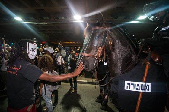 بعد الصدامات العنيفة.. رئيس الكنيست الاسرائيلي يحذر من حرب اهلية صورة رقم 8 بعد الصدامات العنيفة.. رئيس الكنيست الاسرائيلي يحذر من حرب اهلية صورة رقم 8