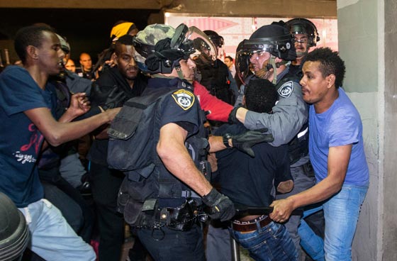 بعد الصدامات العنيفة.. رئيس الكنيست الاسرائيلي يحذر من حرب اهلية صورة رقم 9 بعد الصدامات العنيفة.. رئيس الكنيست الاسرائيلي يحذر من حرب اهلية صورة رقم 9