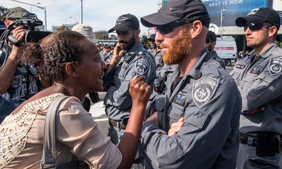 بعد الصدامات العنيفة.. رئيس الكنيست الاسرائيلي يحذر من حرب اهلية صورة رقم 14 بعد الصدامات العنيفة.. رئيس الكنيست الاسرائيلي يحذر من حرب اهلية صورة رقم 14