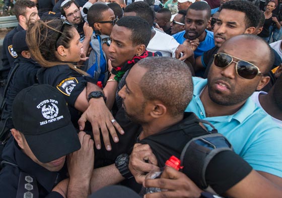 بعد الصدامات العنيفة.. رئيس الكنيست الاسرائيلي يحذر من حرب اهلية صورة رقم 17 بعد الصدامات العنيفة.. رئيس الكنيست الاسرائيلي يحذر من حرب اهلية صورة رقم 17