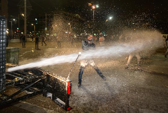 بعد الصدامات العنيفة.. رئيس الكنيست الاسرائيلي يحذر من حرب اهلية صورة رقم 22 بعد الصدامات العنيفة.. رئيس الكنيست الاسرائيلي يحذر من حرب اهلية صورة رقم 22