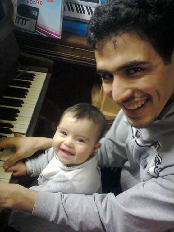 يموت مخيم اليرموك ويعيش صدى موسيقى العازف الفلسطيني ايهم احمد صورة رقم 6