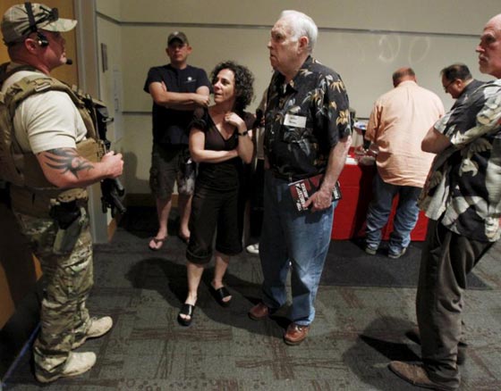 مقتل مسلحين هاجما معرضا للرسوم المسيئة للنبي في تكساس صورة رقم 2 مقتل مسلحين هاجما معرضا للرسوم المسيئة للنبي في تكساس صورة رقم 2