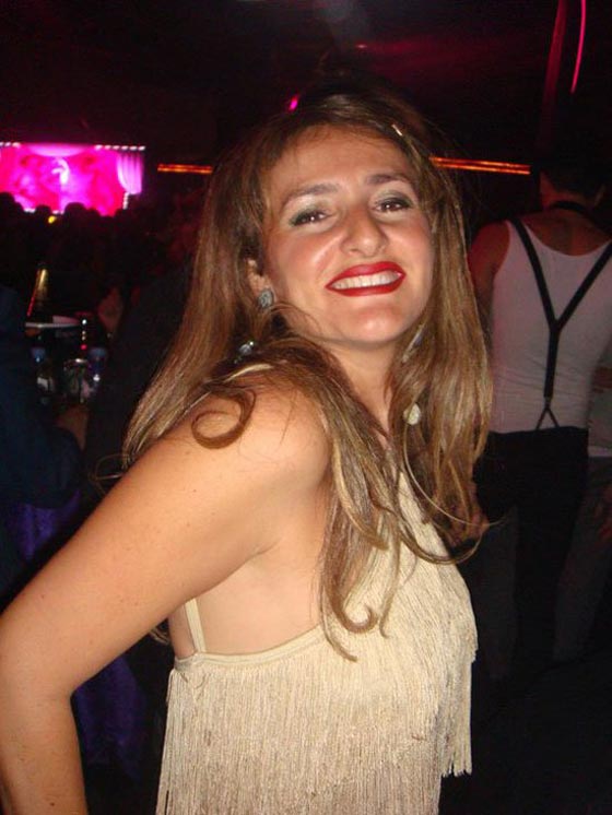  بالفيديو.. سيّدة تعتدي على ضابط امن مصري في مطار القاهرة صورة رقم 1