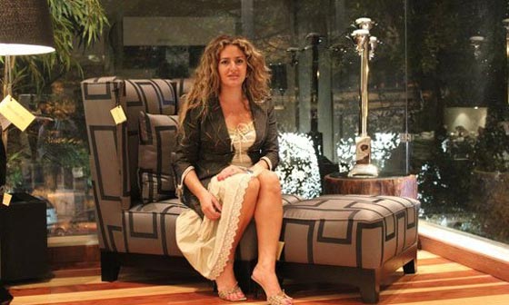  بالفيديو.. سيّدة تعتدي على ضابط امن مصري في مطار القاهرة صورة رقم 3