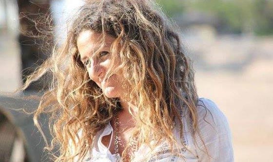  بالفيديو.. سيّدة تعتدي على ضابط امن مصري في مطار القاهرة صورة رقم 6