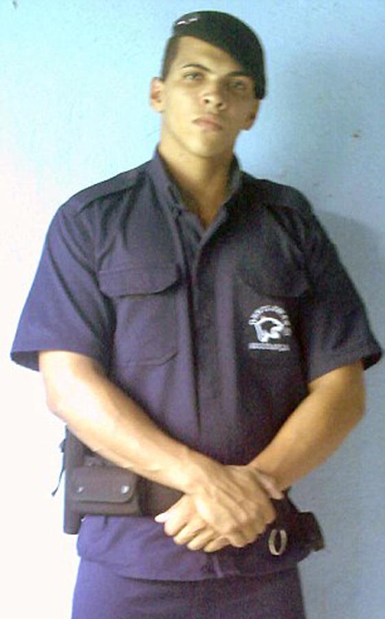 فيديو وصور برازيلي يحقن عضلاته بالزيت والكحول ويعرّض ذراعيه لخطر البتر صورة رقم 9