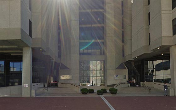 اوصل البيتزا رغم معاناته من السرقة ونزفه من الطعن بالسكين!! صورة رقم 3