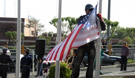الشيطان الاكبر يرفع علمه في سماء العاصمة الايرانية طهران الابية صورة رقم 1 الشيطان الاكبر يرفع علمه في سماء العاصمة الايرانية طهران الابية صورة رقم 1
