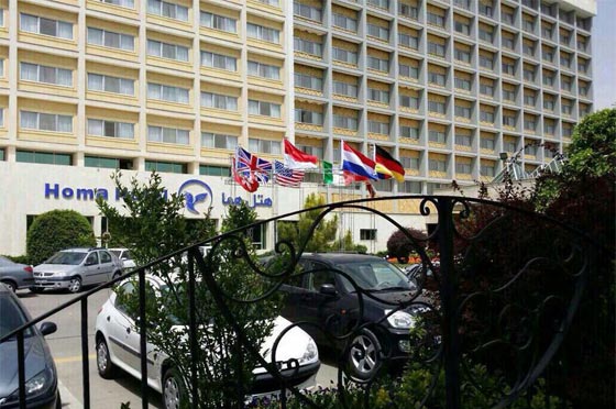 الشيطان الاكبر يرفع علمه في سماء العاصمة الايرانية طهران الابية صورة رقم 2 الشيطان الاكبر يرفع علمه في سماء العاصمة الايرانية طهران الابية صورة رقم 2