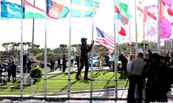 الشيطان الاكبر يرفع علمه في سماء العاصمة الايرانية طهران الابية صورة رقم 4 الشيطان الاكبر يرفع علمه في سماء العاصمة الايرانية طهران الابية صورة رقم 4