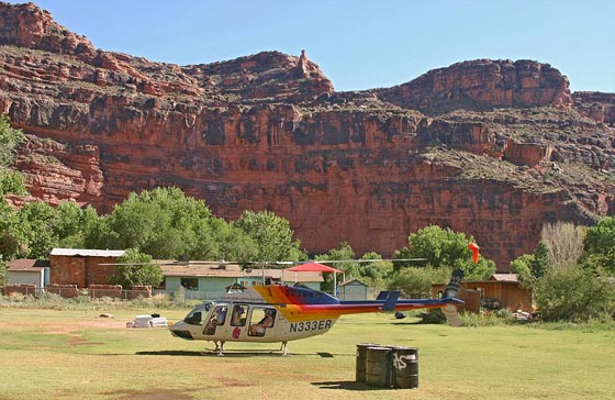 صور وفيديو: حياة بدائية لقرية الهنود الحُمر السرية  المعزولة في امريكا  صورة رقم 11