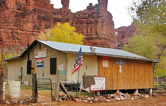 صور وفيديو: حياة بدائية لقرية الهنود الحُمر السرية  المعزولة في امريكا  صورة رقم 13