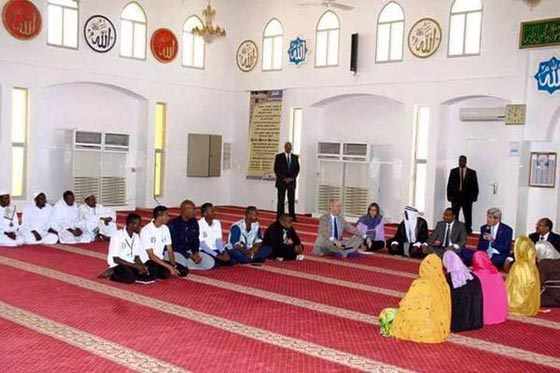  فيديو.. جون كيري يلقي خطبة في مسجد بجيبوتي عن سماحة الاسلام صورة رقم 2