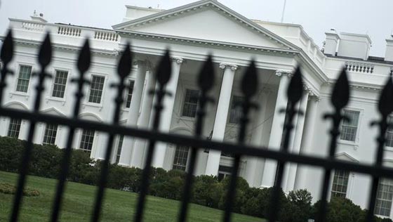 تشديد الحماية على البيت الأبيض بإضافة مسامير على سياجه صورة رقم 2