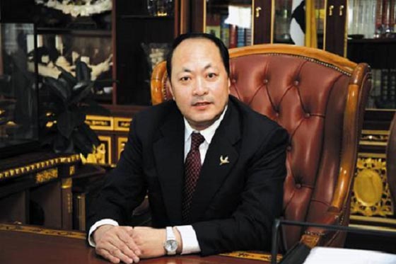 ملياردير يمنح موظفيه البالغ عددهم 6400 رحلة الى باريس  صورة رقم 2