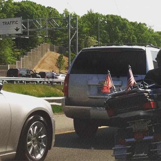 أشعل سيجارة خلسة في مخزن الامتعة بحافلة وتسبب بحريق خطير صورة رقم 2