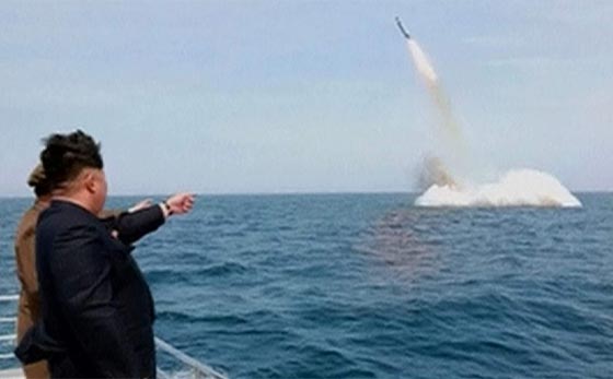 بالصور.. كوريا الشمالية تطلق بنجاح صاروخا باليستيا من غواصة صورة رقم 4 بالصور.. كوريا الشمالية تطلق بنجاح صاروخا باليستيا من غواصة صورة رقم 4