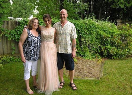 قتل 3 افراد من عائلته واعلن مسؤوليته عن الجريمة عبر قتل 3 افراد من عائلته واعلن مسؤوليته عن الجريمة عبر