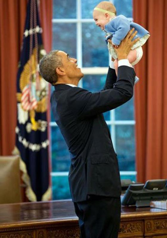 بالصور.. زعماء العالم يضعفون ويحنون هاماتهم أمام ضحكة طفل صورة رقم 1 بالصور.. زعماء العالم يضعفون ويحنون هاماتهم أمام ضحكة طفل صورة رقم 1