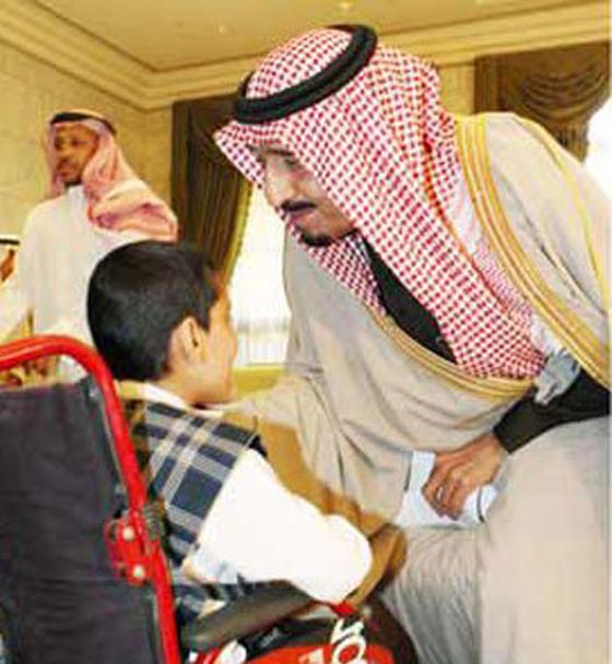 بالصور.. زعماء العالم يضعفون ويحنون هاماتهم أمام ضحكة طفل صورة رقم 3 بالصور.. زعماء العالم يضعفون ويحنون هاماتهم أمام ضحكة طفل صورة رقم 3