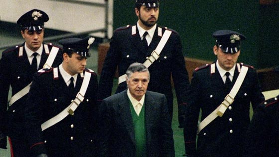 تحويل مخبأ زعيم مافيوي مرهوب الجانب الى ثكنة للشرطة الايطالية  صورة رقم 1