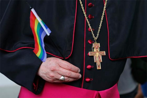 كريمة الرئيس الكوري تنتصر للمثليين وتتزعم مسيرة حاشدة لهم صورة رقم 8