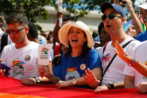 كريمة الرئيس الكوري تنتصر للمثليين وتتزعم مسيرة حاشدة لهم صورة رقم 1