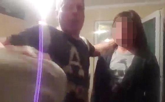 رومانيا: عودة البنت متأخرة تكلفها غاليا.. ووالدها يدفع الفاتورة بالسجن  صورة رقم 4