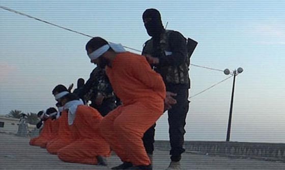 انقلبت الآية.. مسلحون بزي الرهائن البرتقالي يعدمون عناصر داعش صورة رقم 4 انقلبت الآية.. مسلحون بزي الرهائن البرتقالي يعدمون عناصر داعش صورة رقم 4