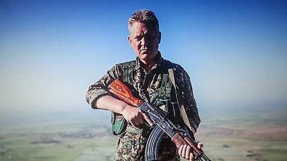 النجم البريطاني مايكل انرايت يقاتل داعش في سوريا الى جانب الأكراد صورة رقم 1 النجم البريطاني مايكل انرايت يقاتل داعش في سوريا الى جانب الأكراد صورة رقم 1