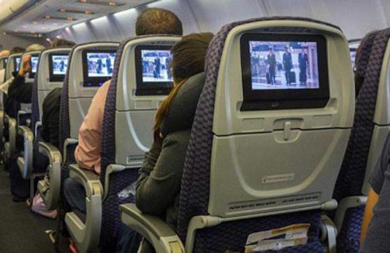 مسافرة تقاضي شركة طيران بـ 5 ملايين دولار لعدم تشغيل التلفزيون صورة رقم 1