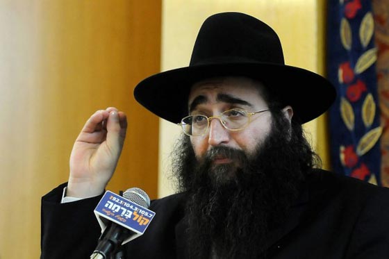 الرشوة تدخل احد اشهر الحاخامات في اسرائيل.. الى السجن صورة رقم 2