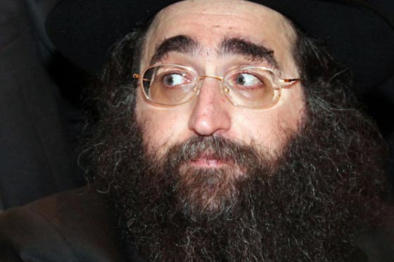 الرشوة تدخل احد اشهر الحاخامات في اسرائيل.. الى السجن صورة رقم 3