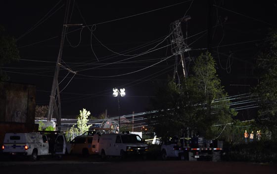  فيلادلفيا: 55 قتيلا وجريحا في حادث انحراف قطار عن مساره صورة رقم 3