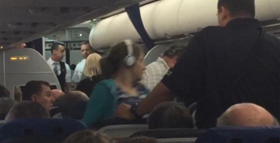 طفلة مخيفة تجبر قائد الطائرة على الهبوط اضطراريا!! صورة رقم 3 طفلة مخيفة تجبر قائد الطائرة على الهبوط اضطراريا!! صورة رقم 3