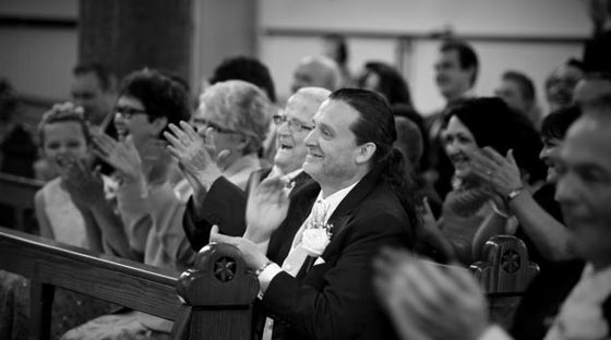 كاهن ايرلندي حقق شهرة عالمية في الغناء بعد ان تجاوز الستين  صورة رقم 5