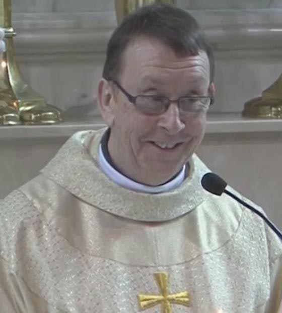 كاهن ايرلندي حقق شهرة عالمية في الغناء بعد ان تجاوز الستين  صورة رقم 11